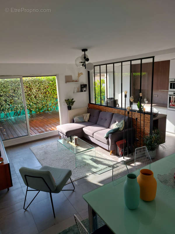 Appartement à EZE