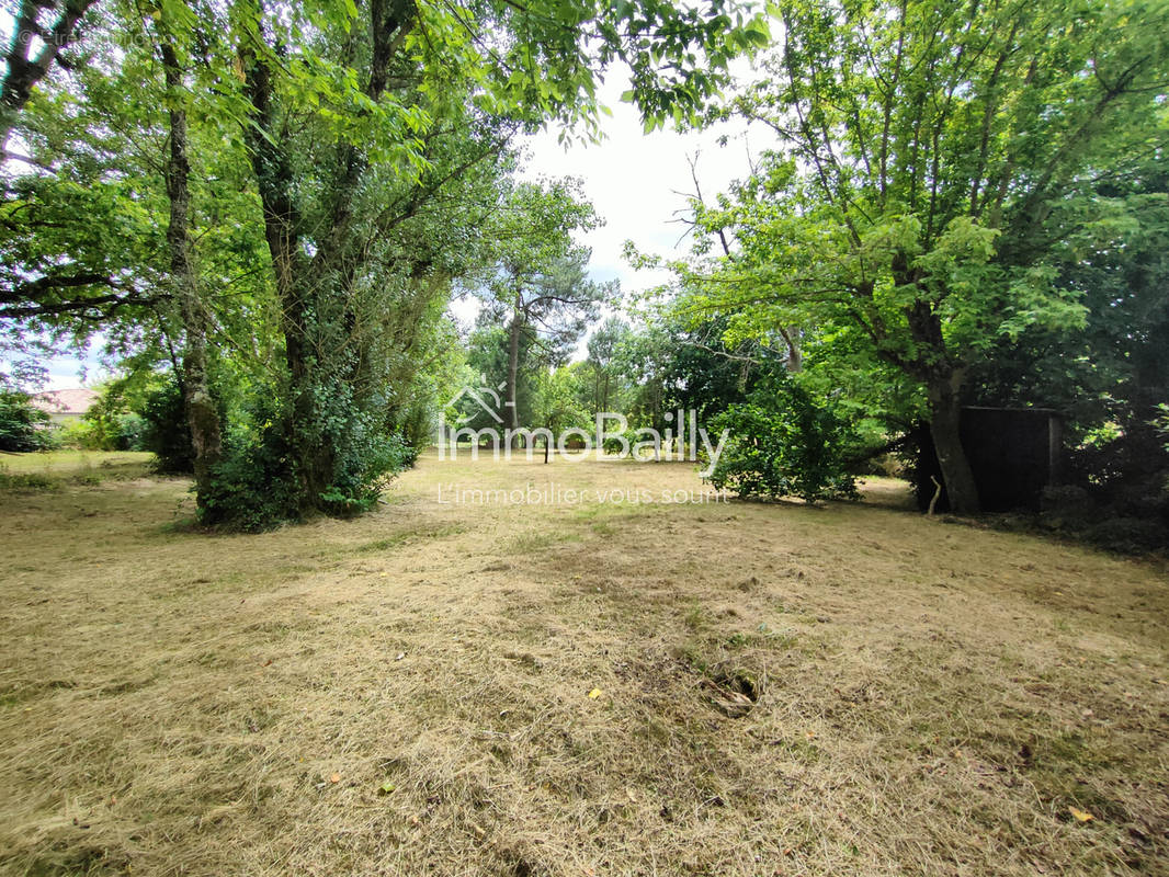 Terrain à LEOGNAN