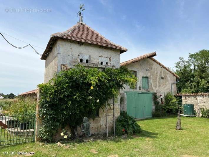 Maison à RUFFEC