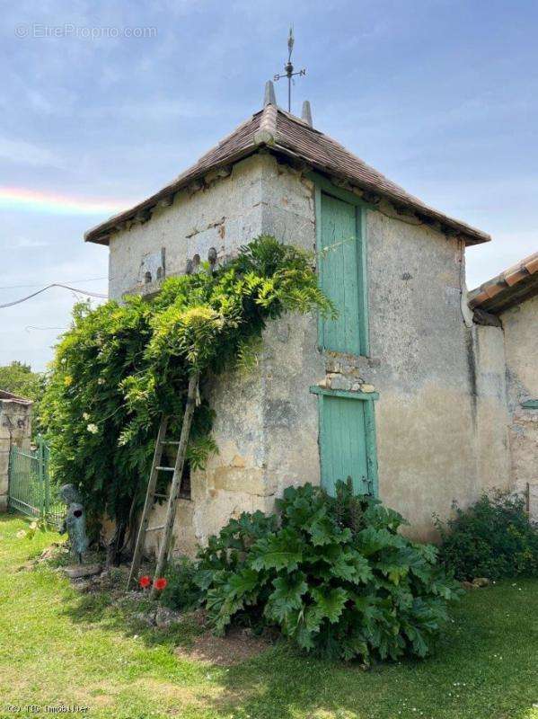 Maison à RUFFEC