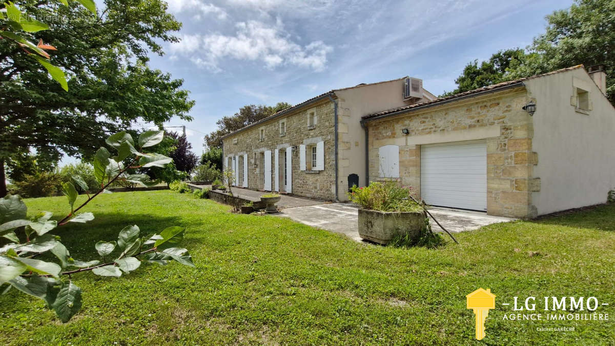 Maison à CHENAC-SAINT-SEURIN-D&#039;UZET