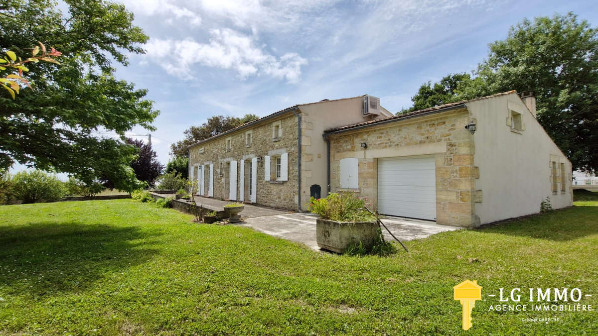 Maison à CHENAC-SAINT-SEURIN-D&#039;UZET