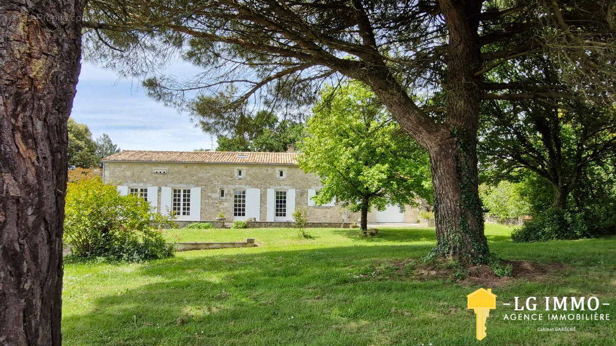 Maison à CHENAC-SAINT-SEURIN-D&#039;UZET