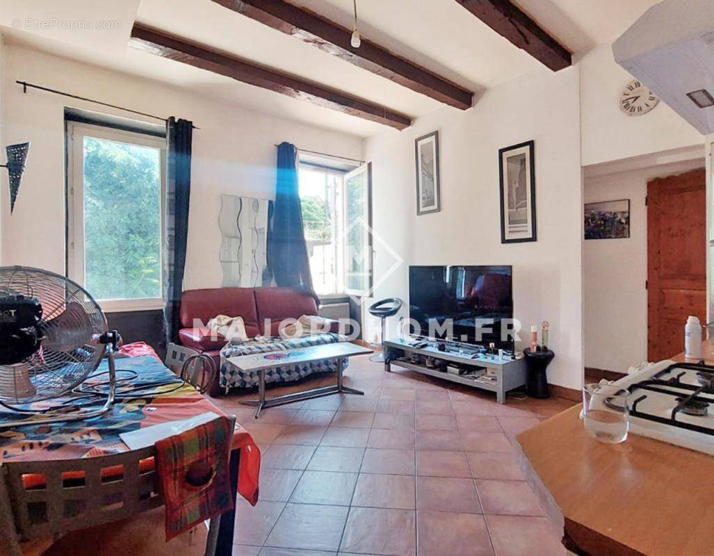 Appartement à MARSEILLE-4E