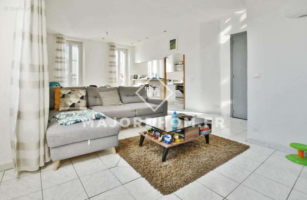 Appartement à MARSEILLE-4E