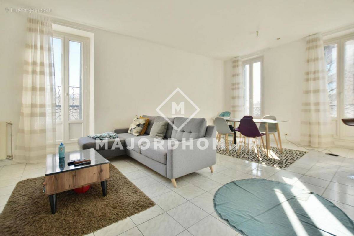 Appartement à MARSEILLE-4E