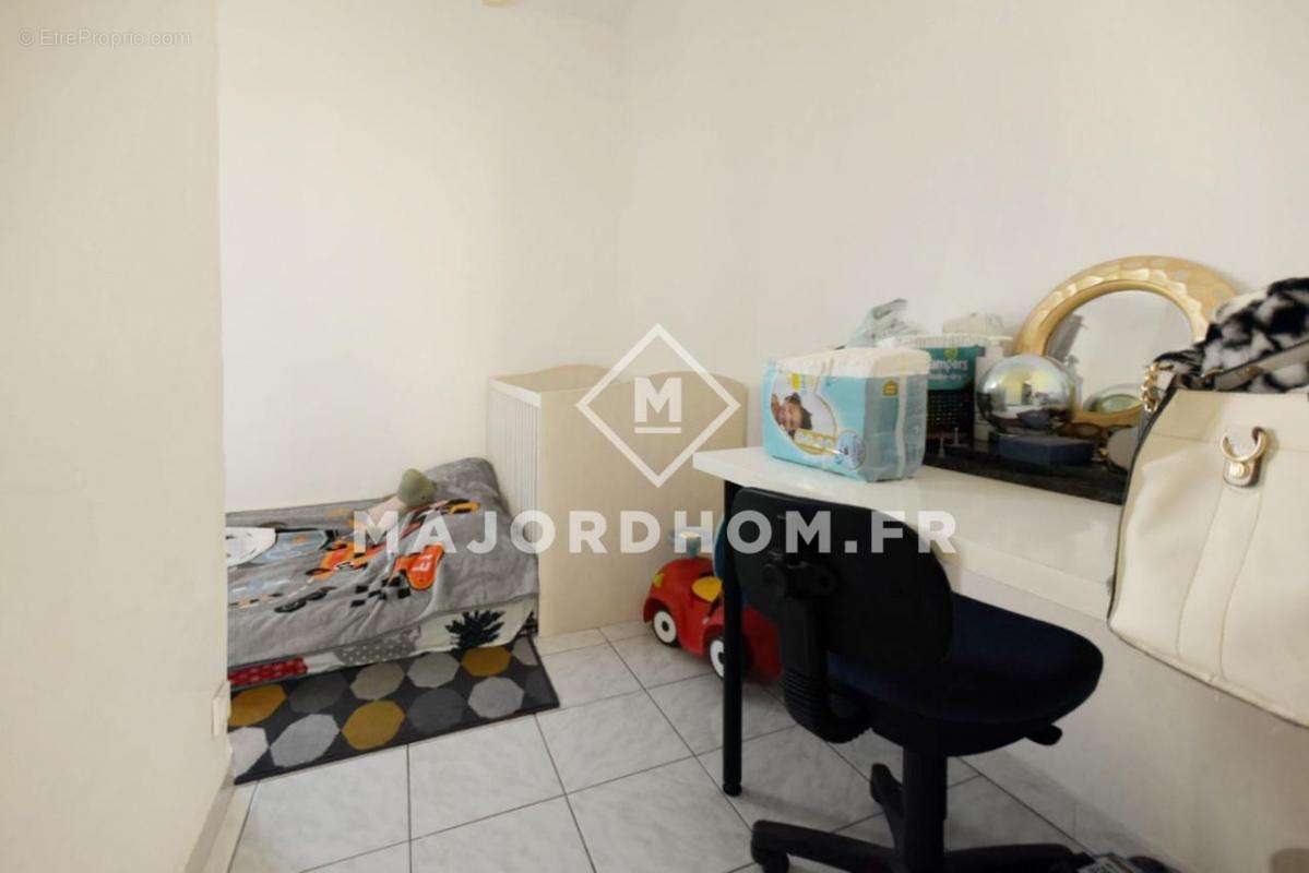 Appartement à MARSEILLE-4E