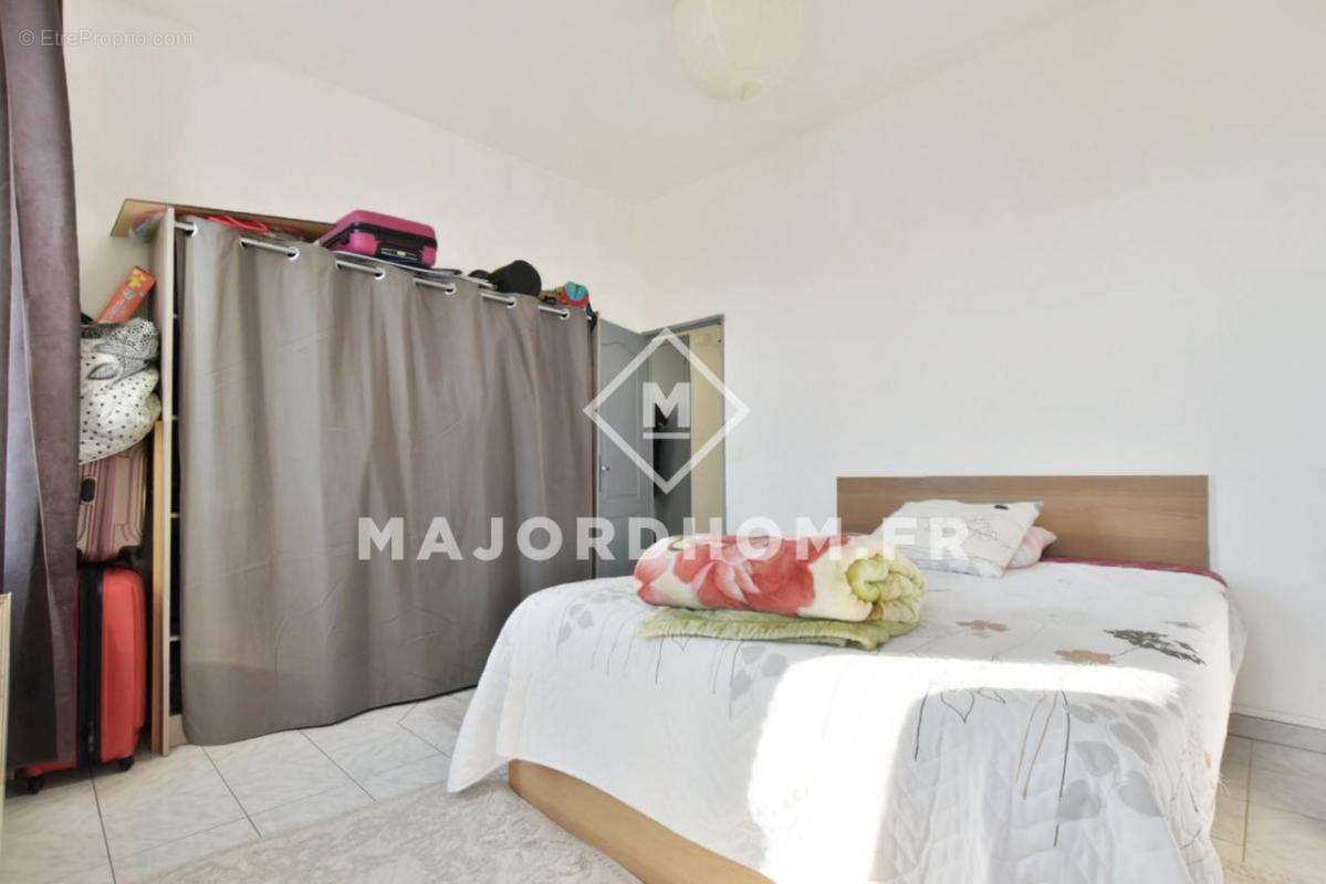 Appartement à MARSEILLE-4E