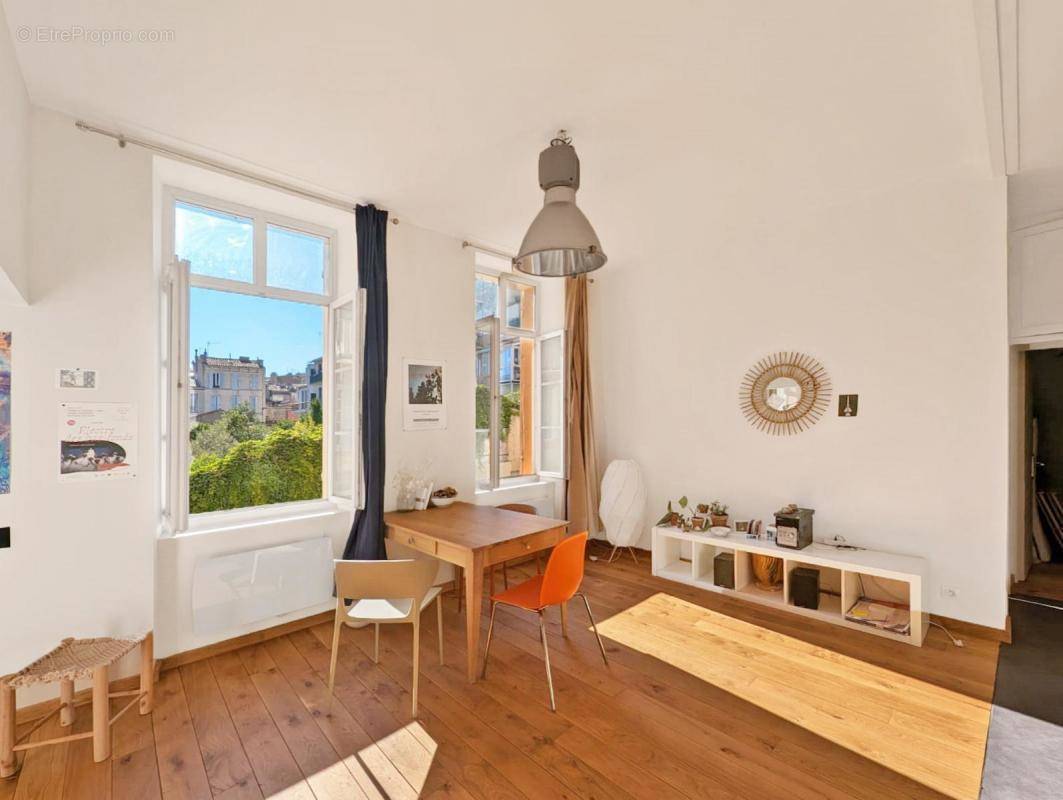 Appartement à MARSEILLE-6E