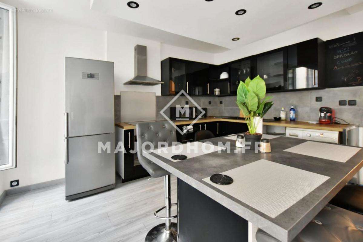 Appartement à MARSEILLE-5E