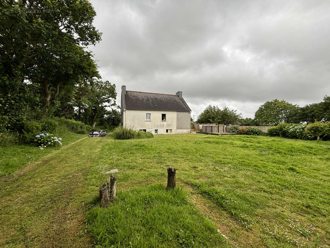 Maison à PLOUVIEN