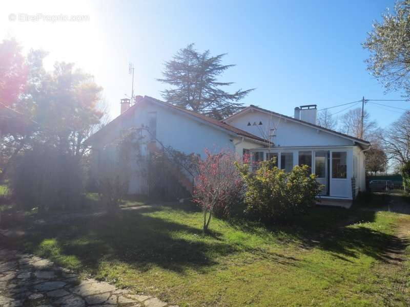 Maison à AIGUILLON