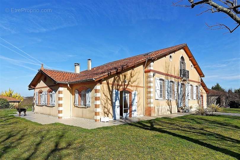 Maison à SAINT-ELIX-LE-CHATEAU