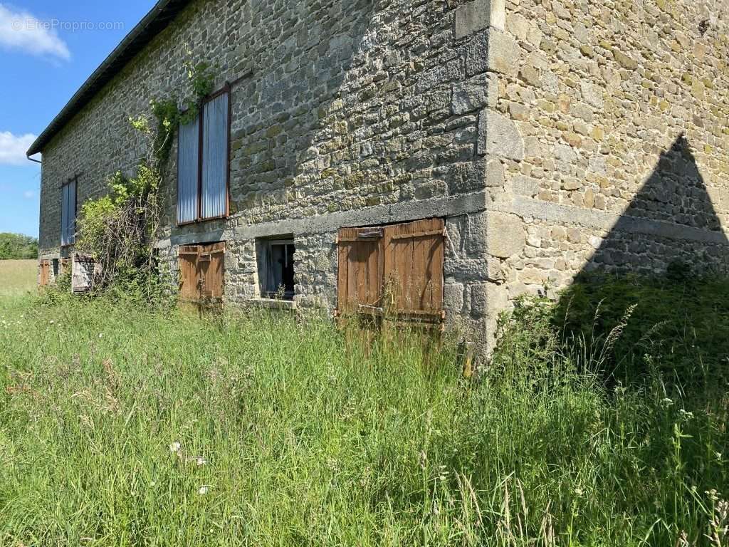 Maison à EYMOUTIERS