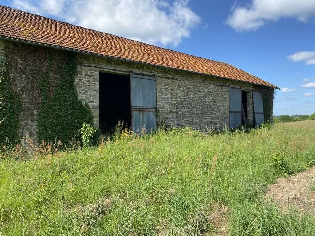 Maison à EYMOUTIERS