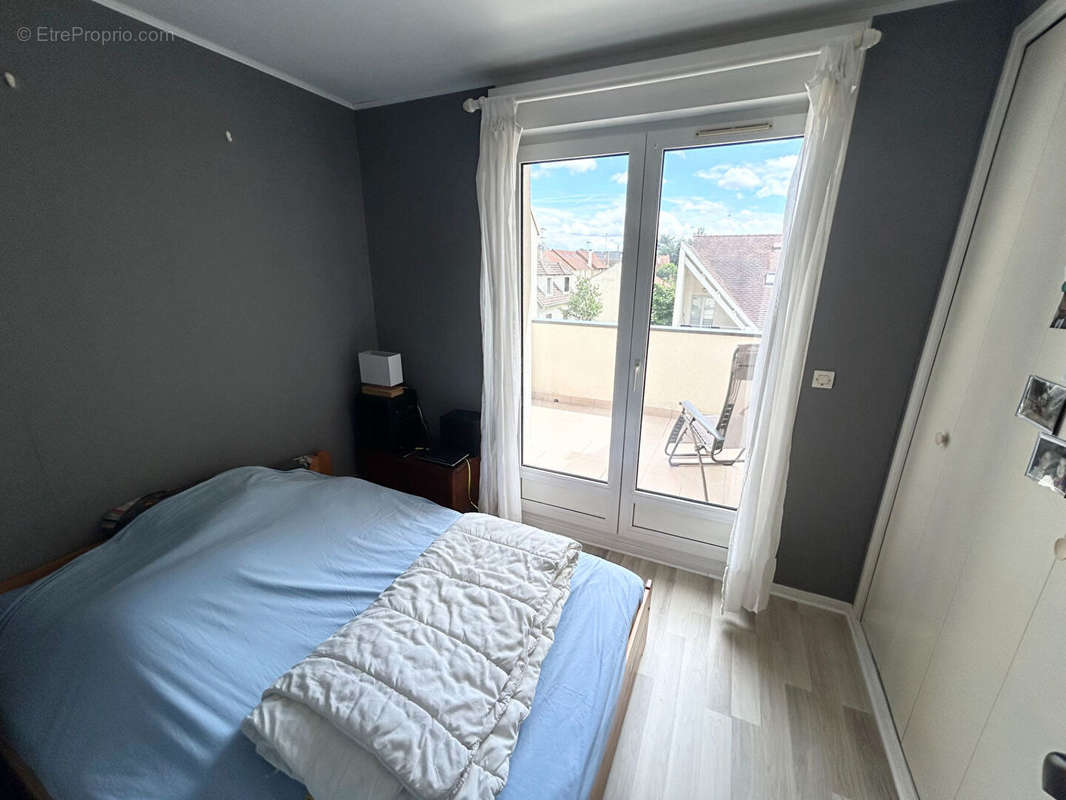 Appartement à SARTROUVILLE