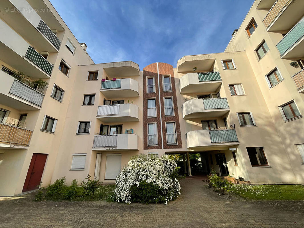 Appartement à SARTROUVILLE