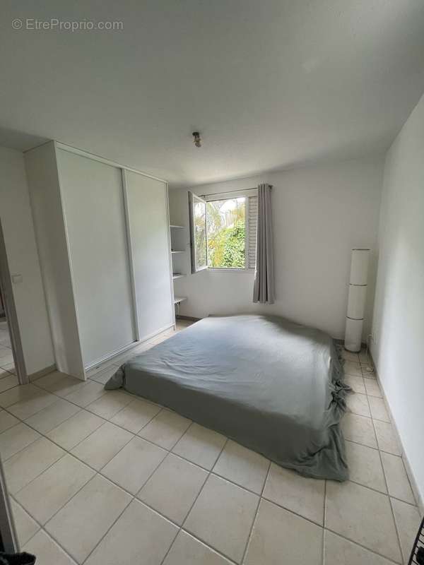 Chambre n1 - Appartement à FORT-DE-FRANCE