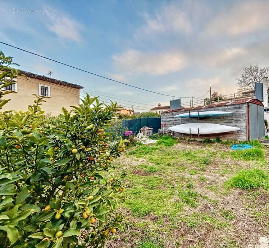 Jardin de 100m2 avec cabanon servant d&#039;atelier - Appartement à VENCE