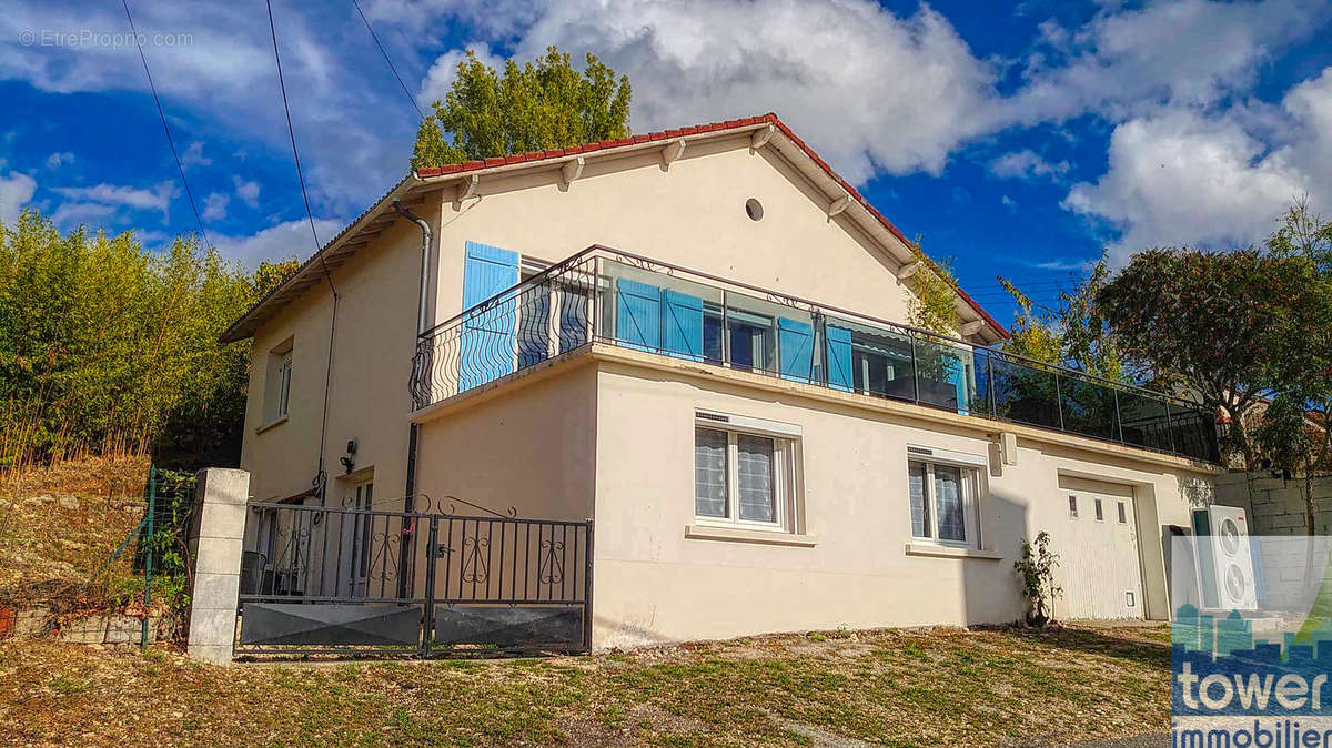 Maison à PUY-L&#039;EVEQUE