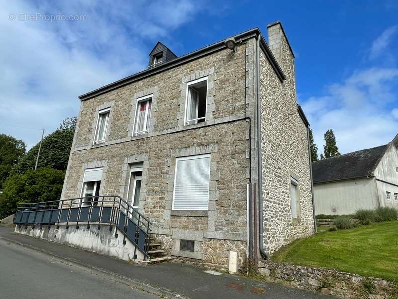 Maison à SAINT-NICOLAS-DU-PELEM