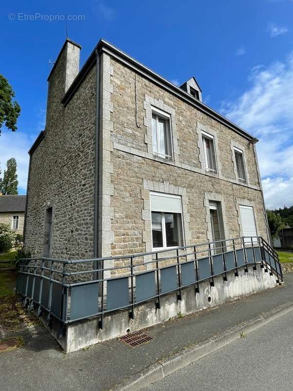 Maison à SAINT-NICOLAS-DU-PELEM