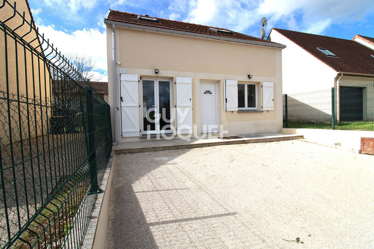 Maison à LA CHAPELLE-GAUTHIER