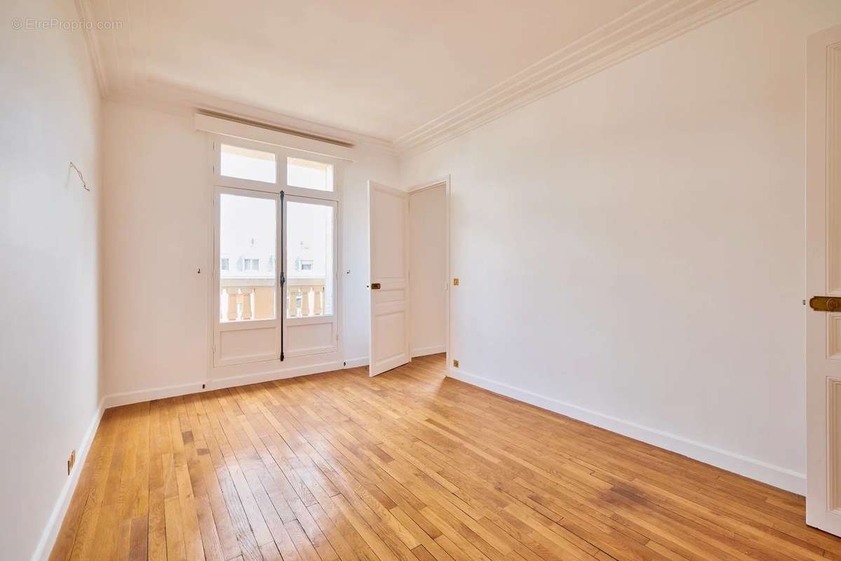 Appartement à PARIS-7E