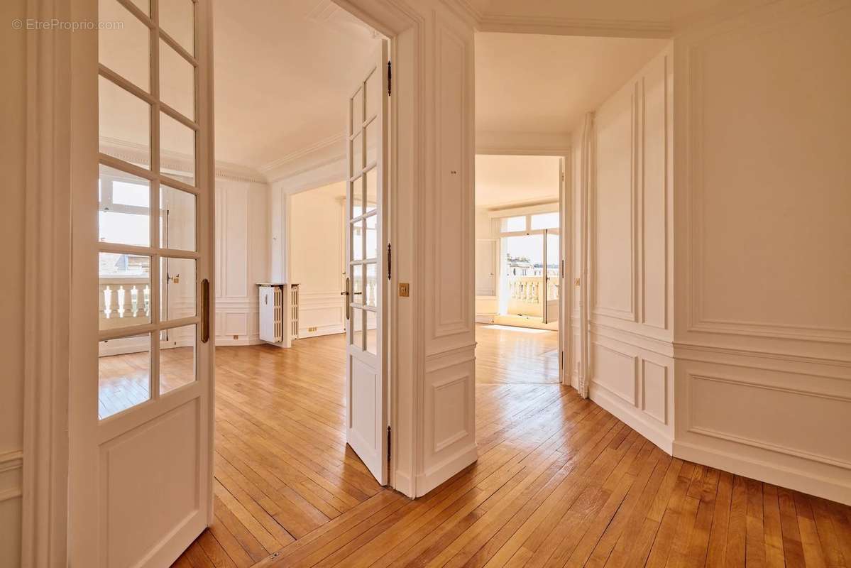 Appartement à PARIS-7E