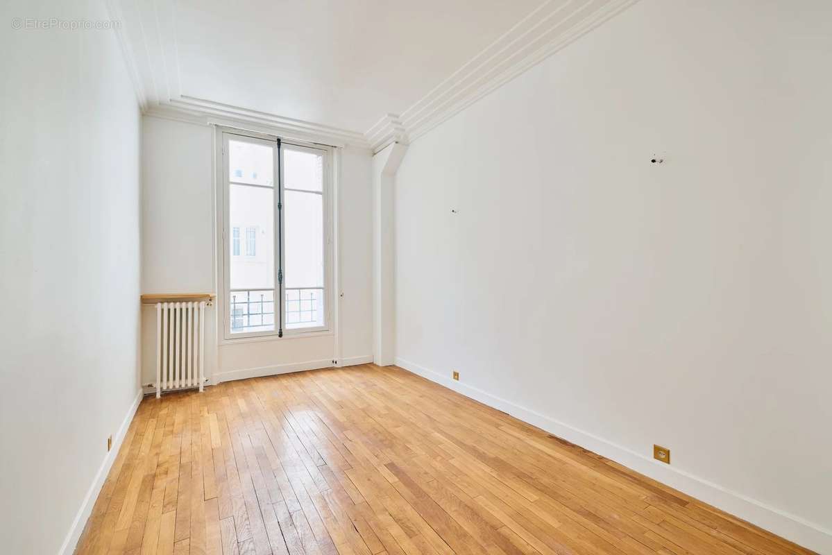 Appartement à PARIS-7E