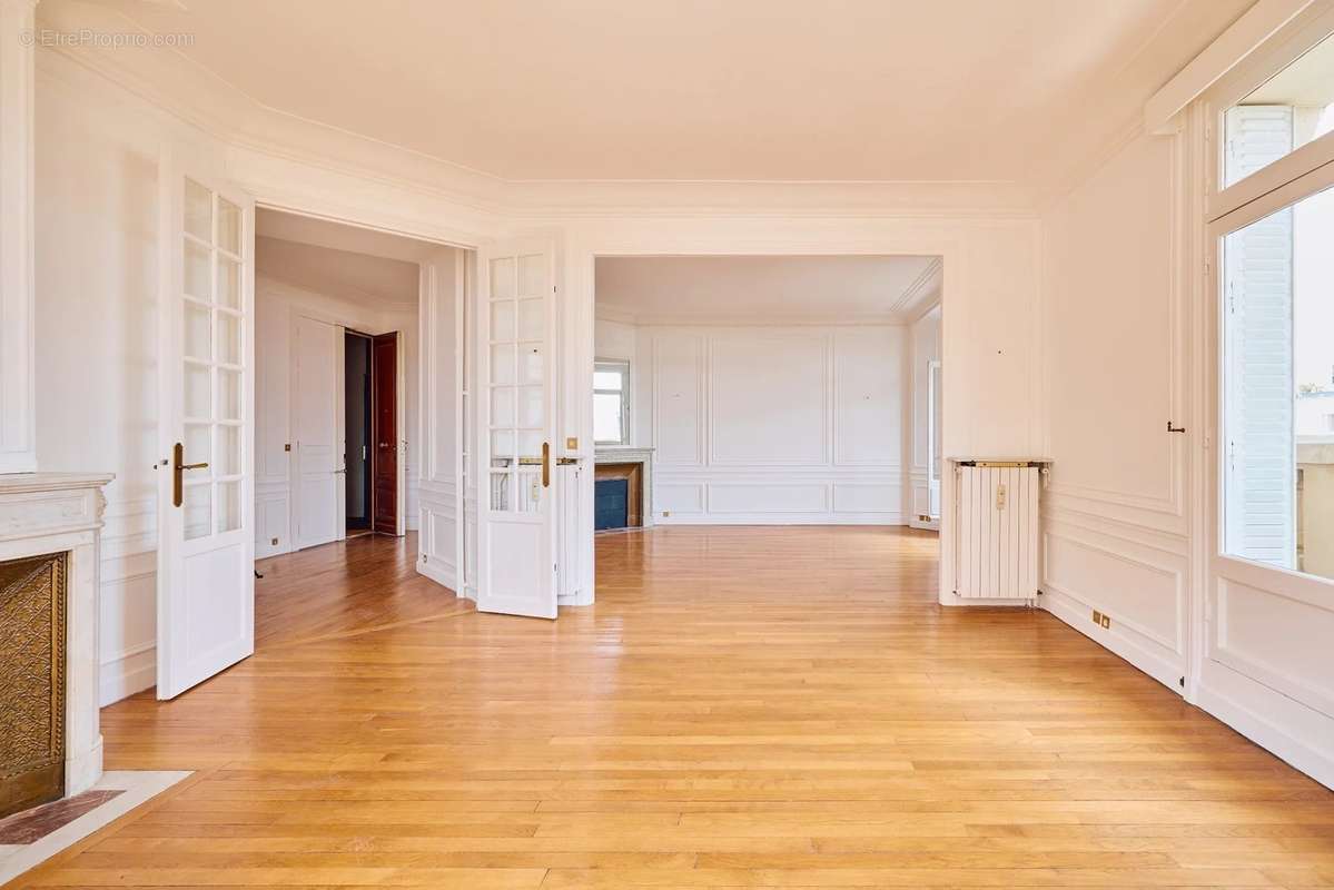 Appartement à PARIS-7E