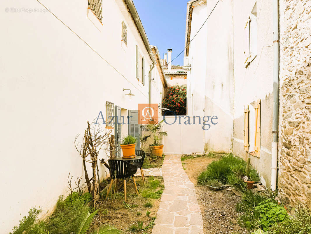 Maison à LA GARDE-FREINET