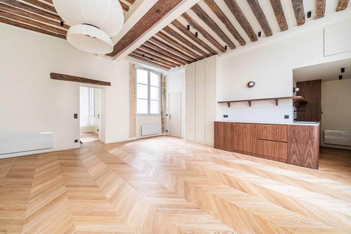 Appartement à PARIS-1E