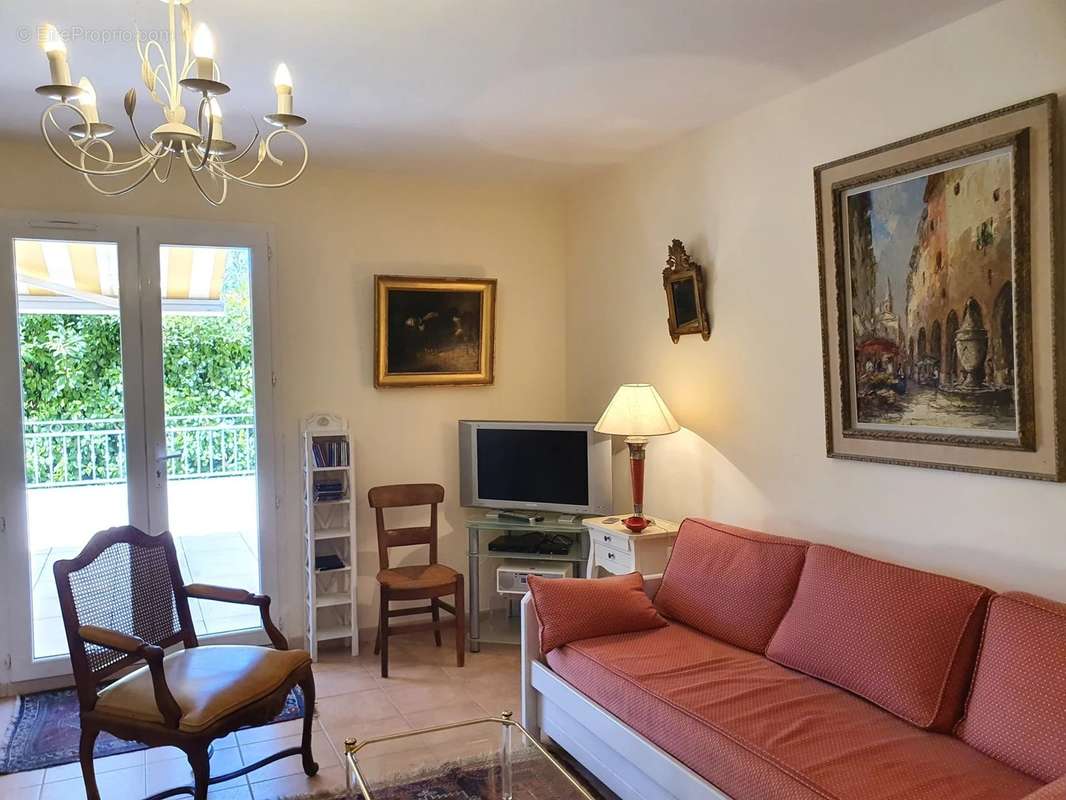 Appartement à LORGUES