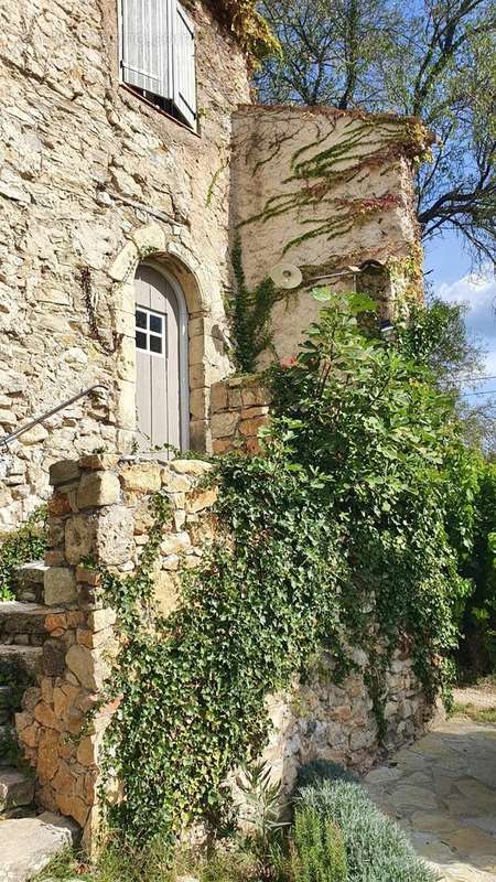 Maison à COTIGNAC