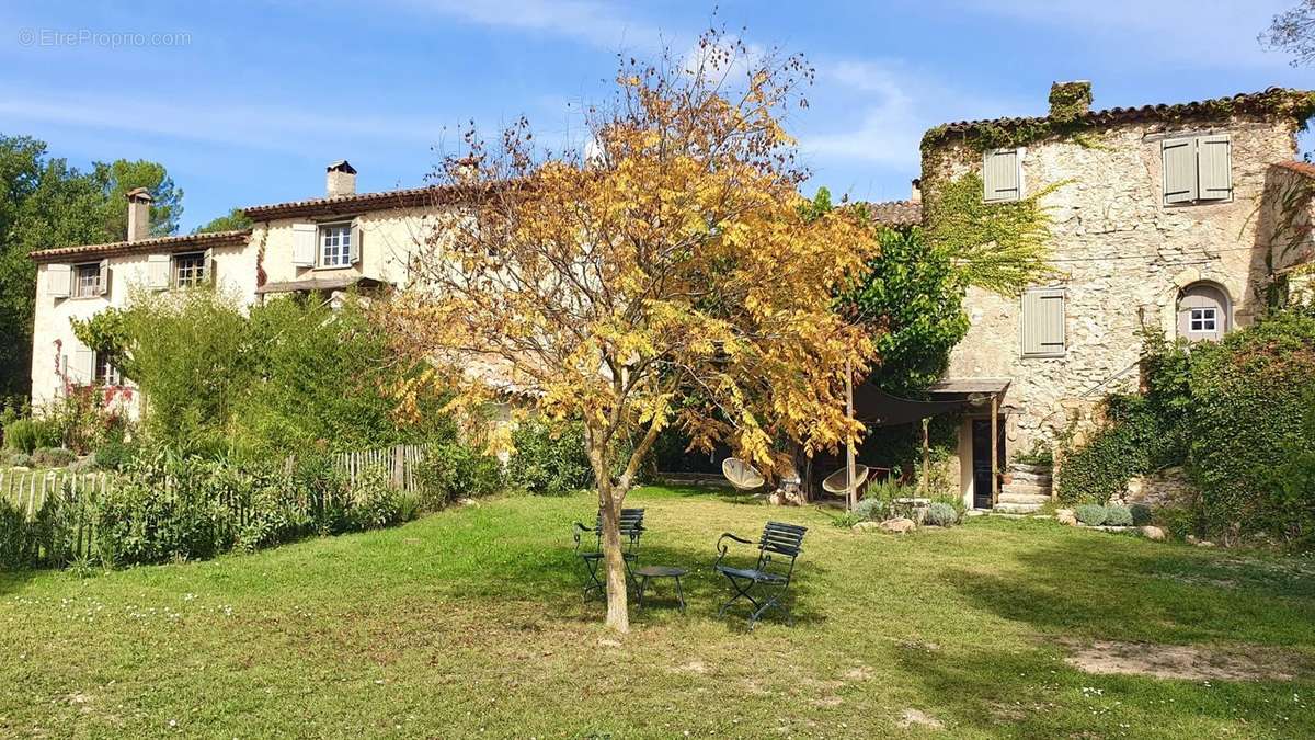 Maison à COTIGNAC