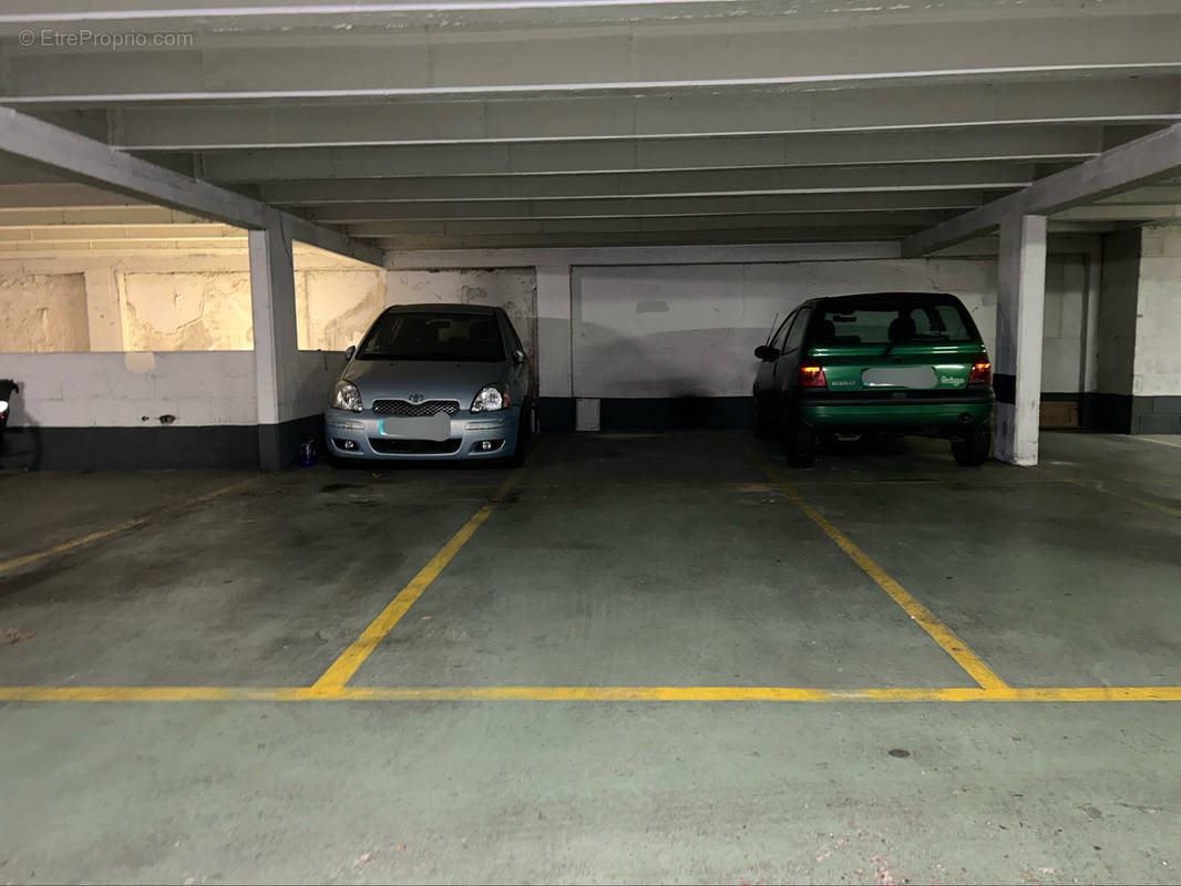 Parking à PARIS-15E