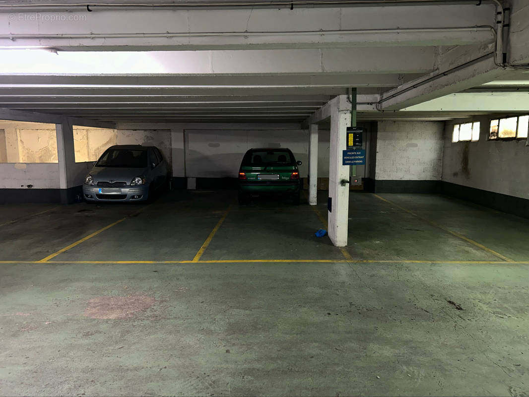 Parking à PARIS-15E