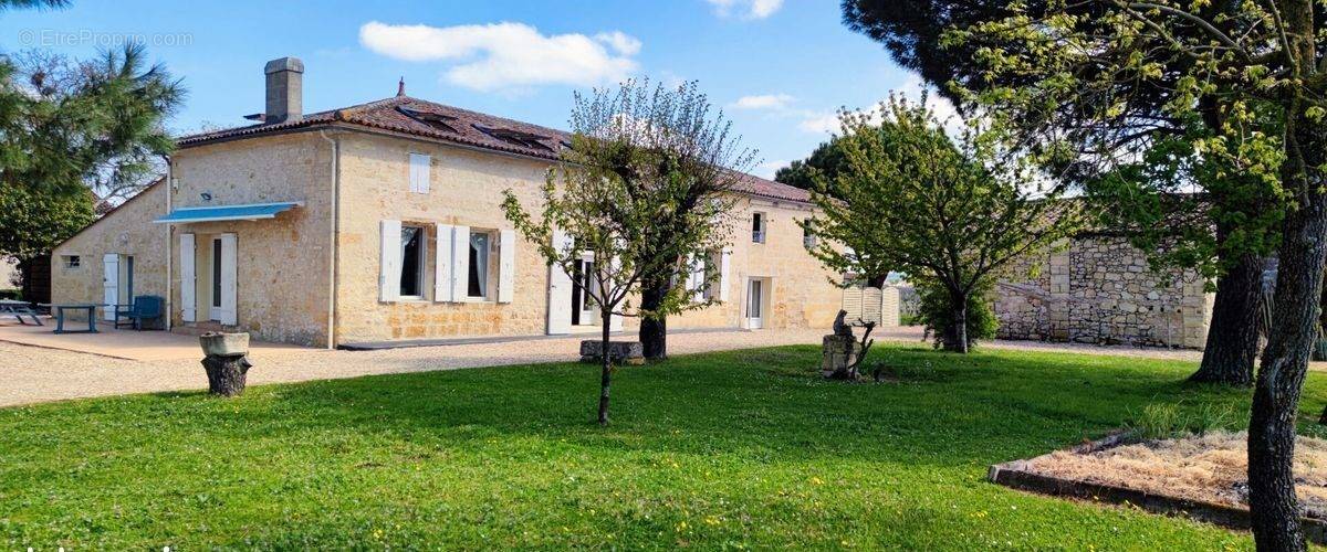 Maison à SAINT-EMILION