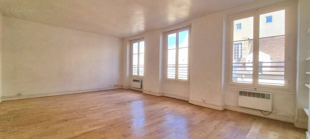 Appartement à PARIS-3E