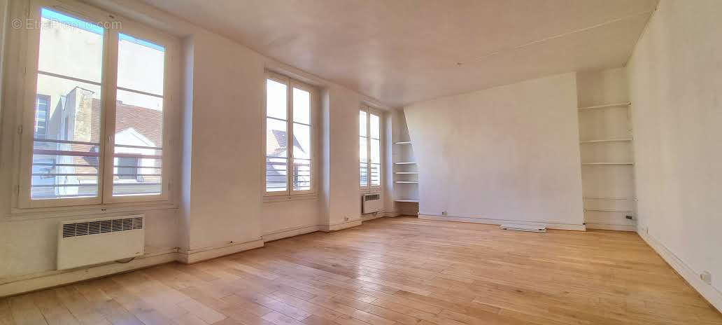 Appartement à PARIS-3E