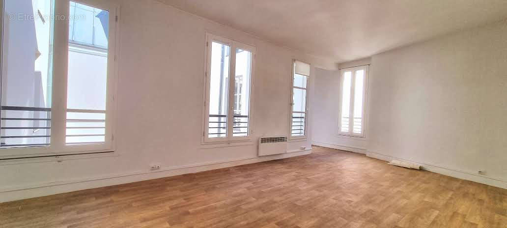 Appartement à PARIS-3E