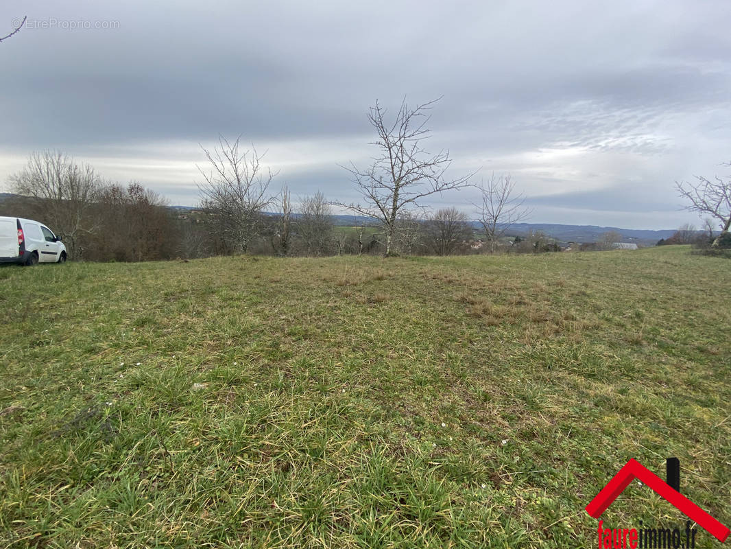 Terrain à SAINT-AULAIRE