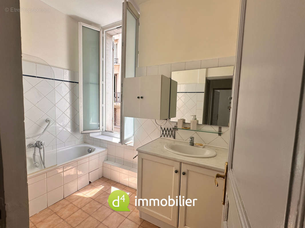 Appartement à MARSEILLE-1E