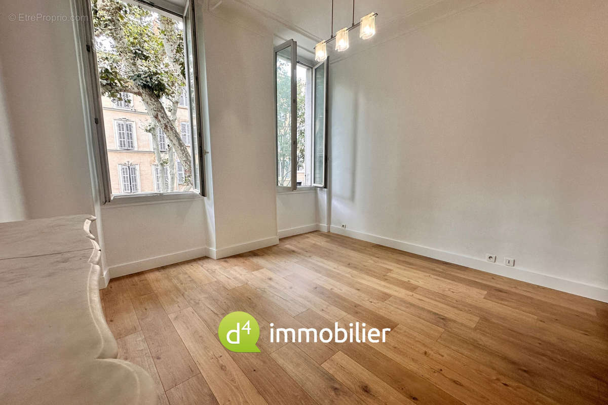 Appartement à MARSEILLE-1E