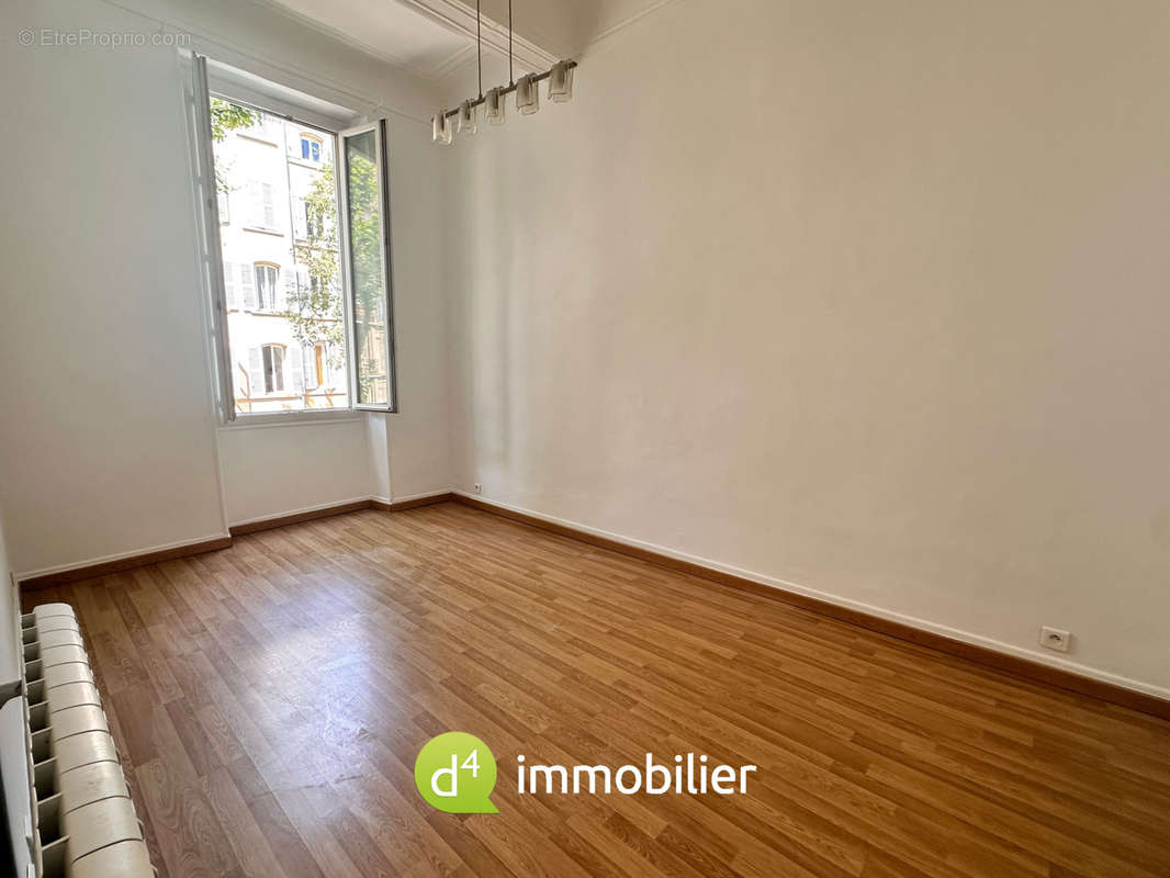 Appartement à MARSEILLE-1E