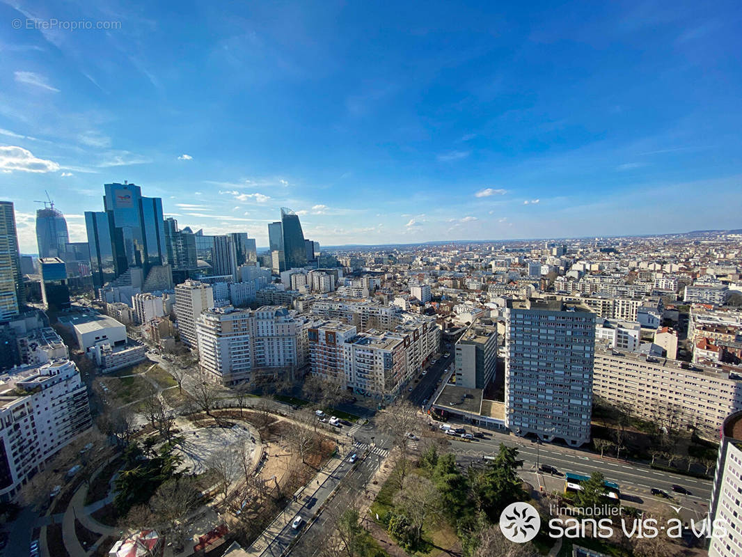 Appartement à COURBEVOIE