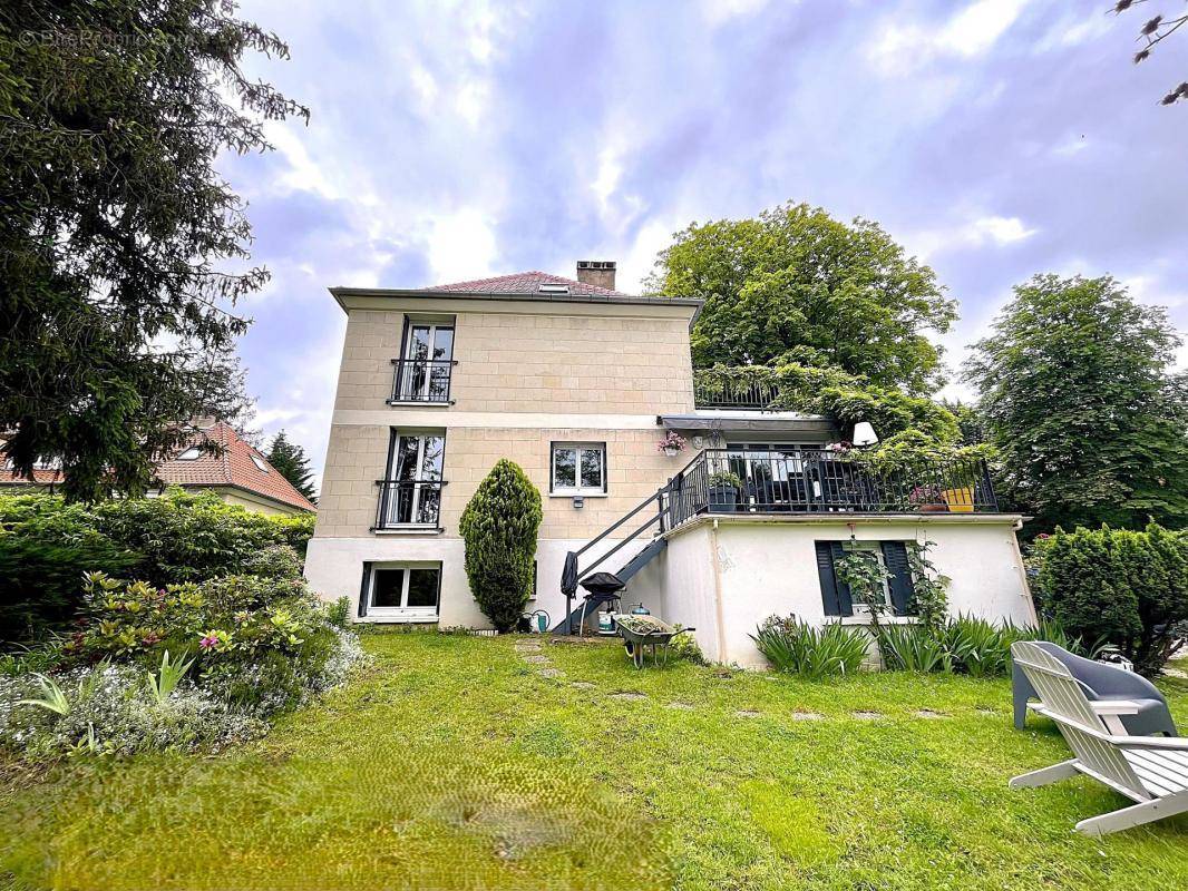 Maison à LA CELLE-SAINT-CLOUD