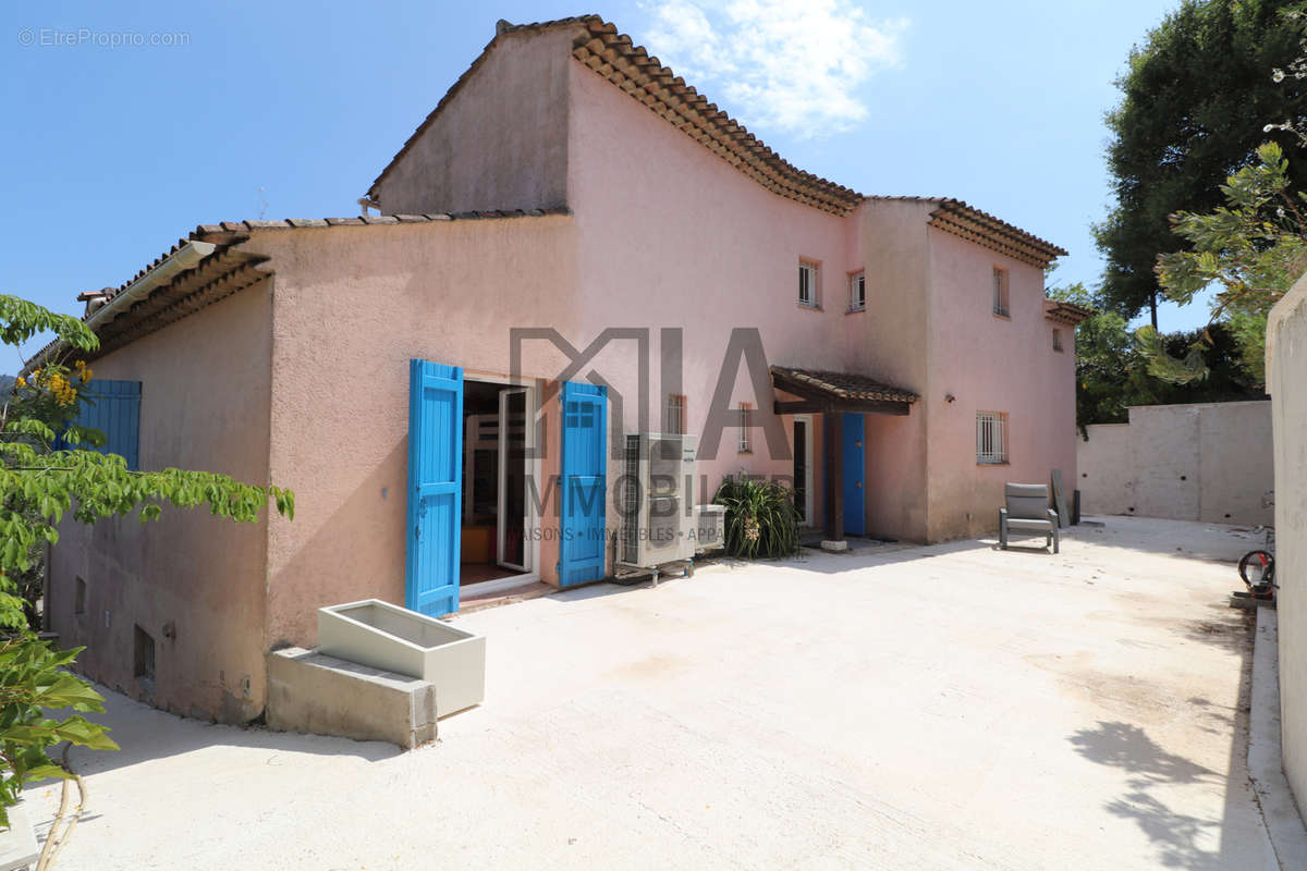 Maison à LES ADRETS-DE-L&#039;ESTEREL