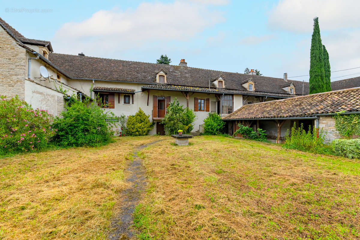 Maison à SENNECEY-LE-GRAND